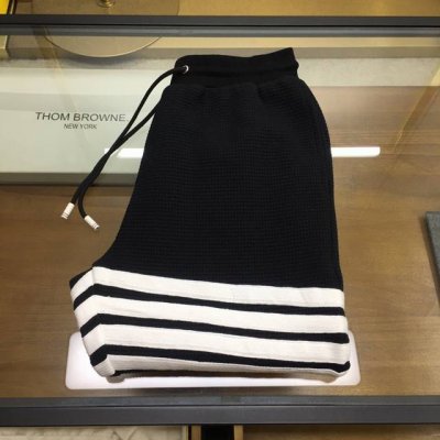 新品 T.B 年后 独家爆款火爆Tb 动物狗狗系列 独家定制绗缝棉格仔加厚面料，舒适保暖，深秋初冬时尚必备原装定制五金吊坠，质感拉满。定制编织撞色四道杠织物经典
