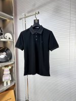 Prad*普拉达 ss25早春新款翻领POLO衫 高品质珠地棉材质 雍容华贵的品牌风格，260克重 客供进口面料 做出来的衬衫也是版型垂顺挺括，并且还抗皱抗起球