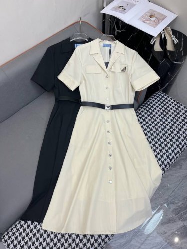 prad* 25Ss新款翻领连衣裙单排扣版型 三角标装饰 搭配腰带 高品质 两色三码Smla807
