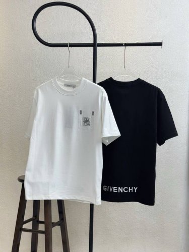 款号X149 Givenchy纪梵希经典口袋Logo刺绣圆领短袖 官网买的样衣回来打的板 原色原版1:1 市场发这么低不发这个价格p没办法 情侣同款 全套包装