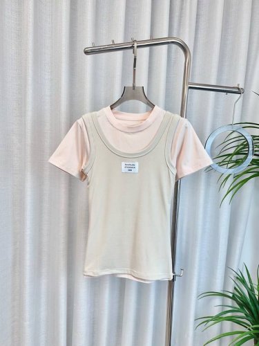 ac*E新款两件套徽标Logo T-Shirt 肩位固定 定制纯棉面料 两件套设计 质感好 舒适亲肤 采用徽标Logo点缀 洋气减龄哦 最高品质 欢迎对比 白色