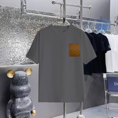 Loewe 罗意威皮标圆领纯棉短袖T恤 1:1对版面料300克毛圈高克重百分百纯棉 提前做过预缩水1×1双纱洗一辈子都不会变形的 男女同款 官网细节 Logo字