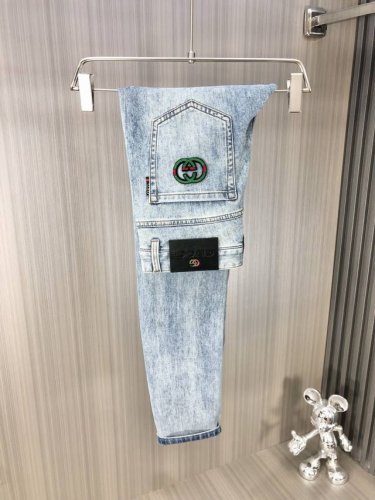 gucci 古奇 2025春夏最新推出男士牛仔裤新品！重工水洗牛仔面料，定制面料和一般牛仔布料比起来，更加柔软舒适！超重工洗水工艺 双工艺洗水 整条裤子，手感舒