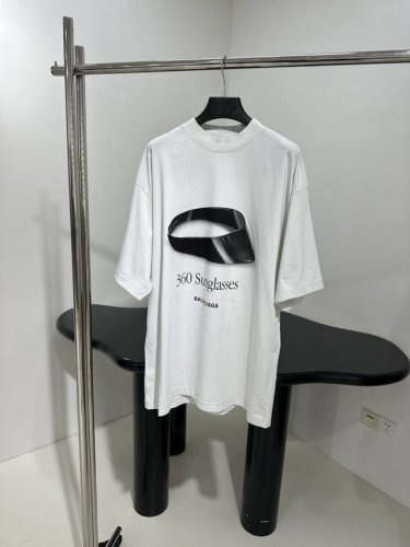 早春新品360 Sunglasses廓形T恤 同源平纹针织面料 正面和背面饰以360 Sunglasses艺术作品印花 成衣洗水做旧 男女同款 推荐入 ： Sm