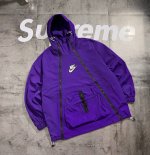 Nike耐克 Avg 冲锋连帽夹克 袋鼠冲锋夹克 秋季限定 情侣款 面料采用定制梭织材质 保证功能性的同时 也保证了穿着的舒适度 柔性材质 不硬 不粗糙 手感细