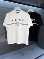 新品 经典圆领 2025Ss Vers*Ce范思*男士印花短袖T恤 顶级贸易公司货，重磅高端尖品，意大利原产 品相完美一流 设计感超强的一款单品，将时装美学发挥