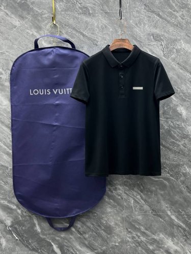 Lv# 2025春夏新款首发专柜最新polo衫 高端订制 设计前卫时尚 品牌Logo重工艺设计 高端定制230克面料.手感柔软.穿着舒适.专柜级别精致车线.做工