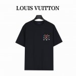 Louis Vuitton 路易威登 口袋缤纷老花七彩刺绣短袖T恤 采用32支克重260G纯棉精梳面料，搭配20S双纱2X2螺纹。 进口绣线材料由进口绣花机万针