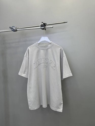 P300Mm6｜新款贴布绣洗水T，百分百棉，柔软舒适超亲肤，胸前刺绣标Logo装饰，宽松版型男女同款 尺码Sml