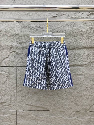 迪奥 2025春夏新款男士休闲短裤 高端货简洁时尚大方 定制原版进口面料 简洁利落又清爽 品质做工细节经得起任何形式检验简约大方百搭款 上身优雅帅气 焕然一新的