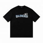 Balenciaga 巴黎世家锁扣海湾蓝字母情侣短袖T恤 采用260克双砂面料 三针五线做工，领口包包边条 今年火爆的品牌 看到了就忍不住要自留一件 正确纹路立