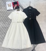 4Io* 2025新款翻领连衣裙，高级褶皱面料纽扣式版型，搭配34本布腰带气质优雅，两色三码Sml，