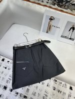 prad 25年春夏新款半裙 双口袋设计 三角牌Logo标志性 搭配腰带 黑色灰色 Sml