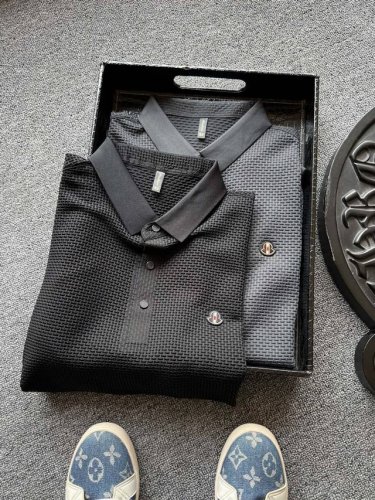 专柜顶级无痕！ 人气爆款！Moncler 蒙口专柜新品无痕锦氨短袖Polo衫！恒隆在售万元级，款号：2318 蒙口家今年最新研发冰氧液氨锦氨棉面料！表层做了3D