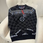 Louis Vuitton路易威登 24Fw秋冬新款 满印Logo图案圆领毛衣 独家高版出品 让人一见就会爱上的款 满满的路易威登风格 采用定制面料 版型非常优