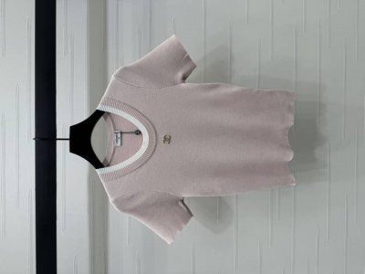 上新原单高端品质 Chane* 2025春夏最新系列！撞色针织短袖！定制丝毛纱线织造 弹力舒适 透气好穿 针织短袖剪裁 美化头肩比例更显瘦 黑白撞色形成假两件叠
