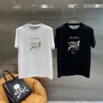 布鲁家 布鲁提T恤设计感拉满 简约沉稳，正面“Solomeo”字样搭配独特的图案，图案细节丰富 充满艺术气息。面料舒适亲肤，码数M-3Xl 隔天