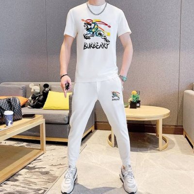 直 Burberry巴宝莉 胖子福音 2025官网同款.世界知名奢侈品牌.夏季男士 双丝光 高品质货套装 采用进口原单面料 ，当季时尚潮流款，百搭爆款。简洁大方