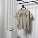 louis Vuitton 路易威登 字母毛织短袖 原8,850购入，采用高质纯棉14S细针织片，德国进口提花机织片而成。电脑扫描胸前描绘字母图案。提花采用进口