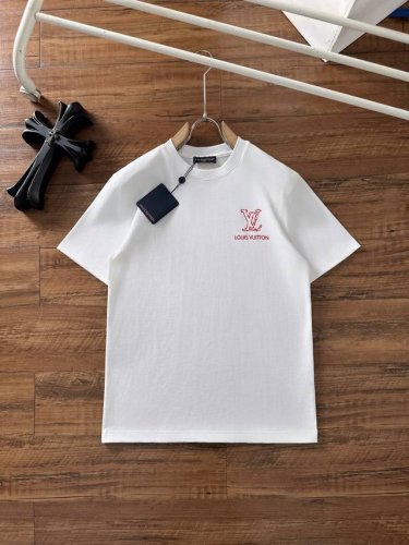 lv 2025夏装新款男女同款短袖T恤，！定制专属纯棉面料，定制原版工艺螺纹，胸前重工字母Logo工艺设计！简约大方，从容百搭，档次极高，完美融入时尚还有风情感