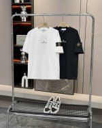 石头岛25Ss夏季新款后背圆盘字母Logo情侣款短袖 超级经典的一款百搭T恤 男女同款 情侣可搭 店主强烈推荐 采用纯棉280G双纱面料 手感细腻柔软 亲肤透气