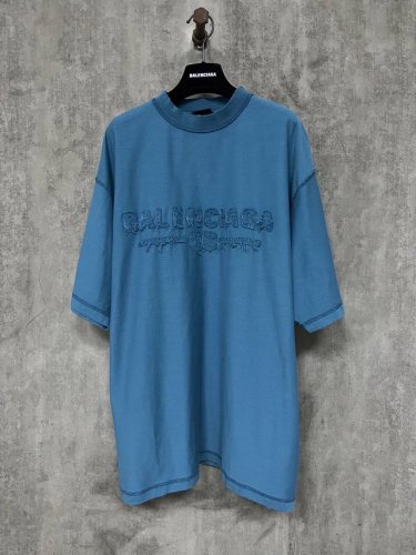 Balenciaga 巴黎世家 25Ss 贴布刺绣短袖 面料采用：定织定染双纱32S 克巴黎棉料 配套独有的320克十字螺纹领口 采用贴布刺绣工艺 田岛绣花机绣