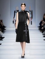 连衣裙 爆款女装新款时尚圆领坎肩后中拉链重工手工织带亮钻订珠蝴蝶胸花装饰无袖黑色宽摆中长款修腰背心连衣裙尽显知性美都市女性穿衣标杆显气质原单品质 尺码：S M