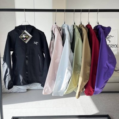 挂拍图 2025新款7色 Arc’Teryx 始祖鸟Beta Lightweight Jacket 防水防风透气连帽休闲夹克外套 修身剪裁：Beta Light