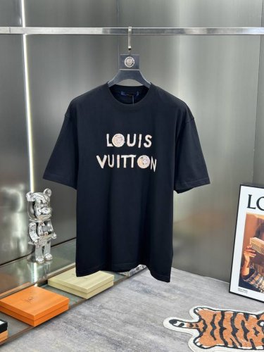 Lv 25S新款潮牌T恤.男女同款～高温立体烫画工艺.立体感满满.定制230G纯棉面料.质感极好.舒适透气.微扩版型设计.舒适百搭～码数：S-3Xl微扩版型！