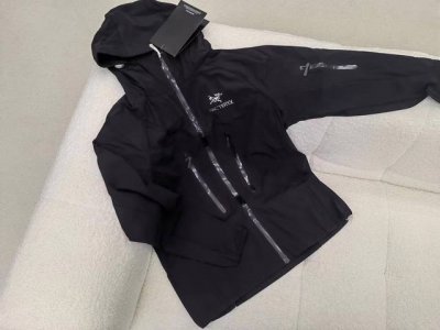 供 高品质 无惧春风烈日 Arc'teryx 始祖鸟 夏季Sv6代风壳压胶轻薄透气防晒衣 防风皮肤衣外套 -40D抗撕装尼龙面料，四面弹力演绎，不担心会紧绷束缚