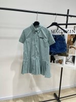 m绿色细格纹短袖衬衫裙 ，面料：全棉 颜色：绿色格纹 2025春夏新款Miu学院风格纹连衣裙 定制配色清爽绿色格纹 衬衫拼接百褶裙既视感～ 宽松版型不挑人 很百