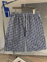 品名：迪奥 Dior25Ss 夏新款老花满印水洗色牛仔休闲宽松阔腿抽绳松紧短裤 款式：宽松 颜色： 图片色 尺码M-L-Xl 腰围 臀围 裤长 M 70 110