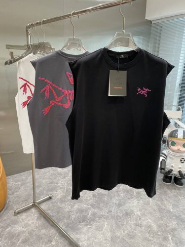 鸟家 Aw春夏新品 时尚休闲短袖背心 专柜同步有售 原单狠货 采用进口 支欧棉面料 胸前顶级印花工艺文字图案Logo 档次极高 从容百搭 上身帅气有型 码数 S