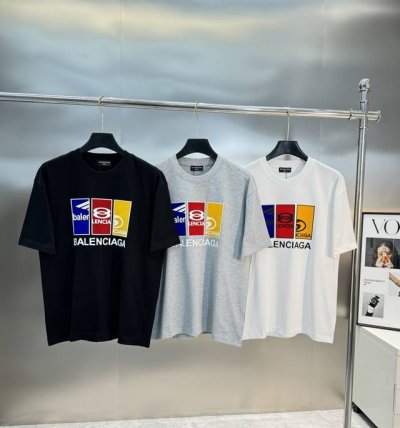 Balenciag*巴黎25S新款T恤.字母印花经典百搭纯棉短袖.男女同款.品牌字母色彩印花搭配.简单高级.优选280G光柔棉面料.舒适柔软！透气性好！ 休闲剪