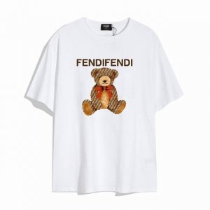 Fendi 芬迪新款小熊短袖T恤,优雅的设计看起来气质满满！版型剪裁特别有讲究！上身很洋气显瘦内搭外穿都看高密针织圆领设计，平整简约！亲肤透爽！T恤面料的柔软性