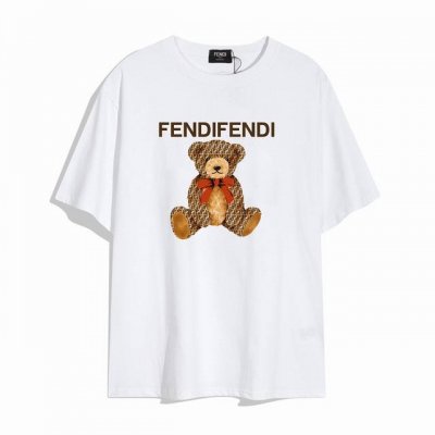 Fendi 芬迪新款小熊短袖T恤,优雅的设计看起来气质满满！版型剪裁特别有讲究！上身很洋气显瘦内搭外穿都看高密针织圆领设计，平整简约！亲肤透爽！T恤面料的柔软性