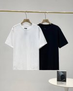 100包邮 专柜最新款！【Dst迪家后背大标纯棉短袖】情侣T恤！ 周末约会穿搭！主打一个舒适耐看！ 透气运动T恤，后背的印花帅气拉满！ 穿它拍照也很出片！一定要
