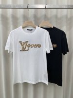 lv新款正面Logo短袖T恤，Zg同款，胸前提升品牌格调演绎品牌辨识度，满满的品牌精良设计，采用定制80支双股丝光棉面料；黑色 白色 S～Xxxl；