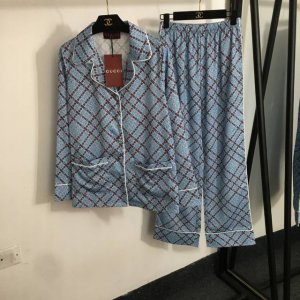 款号20252066 Gucc*新款家居风睡衣套装，马衔扣格子印花翻领长袖衬衣+松紧腰阔腿长裤，蓝色，Sml， M码；肩宽39，胸围98，袖长60，衣长67；腰