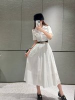 上新 prad* 普拉达 25Ss新款连衣裙 拼接Logo装饰设计 温柔大方的白月光裙子，上身效果超级好，上身就是那种气质效果！及脚踝的长度，多一份温柔知性的气