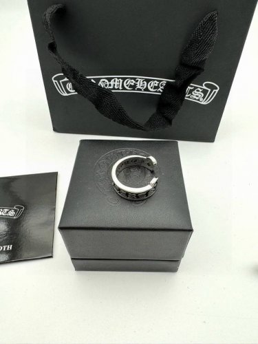 chrome Hearts克罗心梵文卷轴开口戒指 玩酷必备单品。无敌细节，看实拍！ 顶级泰银工艺！别具一格的质感和色泽，使首饰粗犷而古朴。经过特殊处理,可以保持