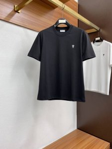 迪奥 2630Ss新款短袖T恤，定制进口原版丝光面料！经典Logo设计，简单大方得体 时尚不失个性 上身休闲随性 内搭单穿皆可 彰显大牌气质。尺码：M～3Xl