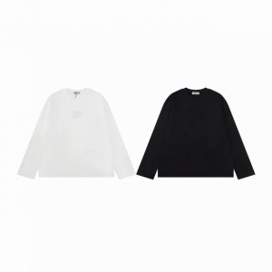 款M732 Miumiu 24Ss春秋新款Miumiu 纯色圆领贴布徽标刺绣长袖 适合春秋两季穿 单穿或者打底穿都超洋气 胖瘦都能穿 小落肩袖一点也不显肩宽 中