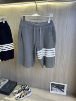 Tb汤姆布朗 Thom Browne2025Ss新款针织短裤，定制面料采用威化布织法，提花针织工艺，版型紧致立体，4杠拼接，定制裤绳五金质感强，顺滑，上身舒适透