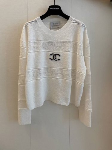 cc Vintage新款针织衫 进口超细机器制作 肌理感超好 镂空花纹惹隐惹现 轻盈透气 勾勒优雅轮廊 长袖设计慵懒与精致并存 春夏叠穿必备 尽显浪漫氛围 尺码