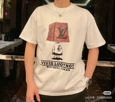顶级版本 lv25Ss Louis Vuitton 路易威登 盒子小人短袖 logo图案印花金典短袖T恤 采用280G双纱高克重高级感十足 时尚又个性 超级百搭