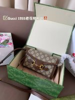升级版 Gucci 1955新款老花相机包 Gucci新出的这款相机包，首先我觉得在大牌包里，可称为性价比之王，有质感最后我想说，背上它立马变身 时尚弄潮儿应该