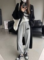 nike耐克经典运动宽松卫裤束脚裤休闲裤子 ｜无敌版型｜｜男女同款｜ 面料采用超高品质华棉 最大的优点就是亲肤性跟保形性好 顶级面料带来超舒适上身感受 出行超透