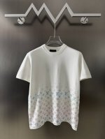 LV 2025新款 烫钻针织短袖 原版 p20,650购买；细针棉质针织、标准版型、 #进口细支纱毛料织片 采用12S细针赛络纺技术制作织片，使用细支纱作为材质