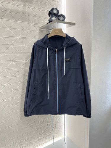 prad*2025新品上架 连帽抽绳防晒外套 定制Yb进口防晒材质 质感光泽 舒适有型 连帽抽绳拉链外套 帅气十足 尽显时髦格调穿搭 分层廓形划分胸位线 上下比